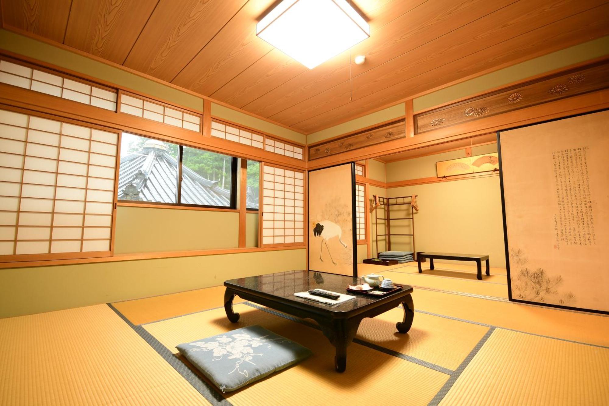 Отель Koyasan Shukubo Fugenin Экстерьер фото