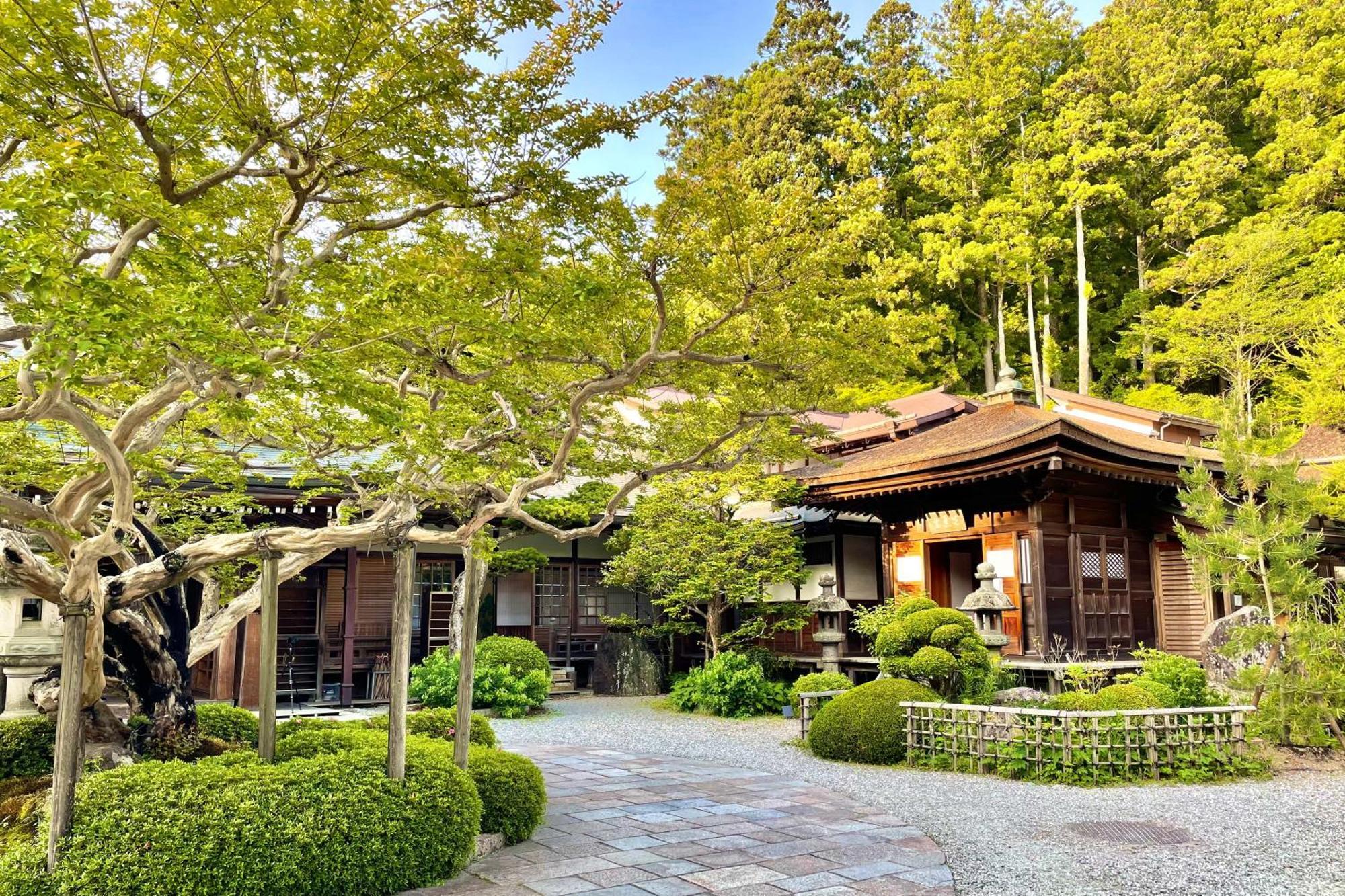 Отель Koyasan Shukubo Fugenin Экстерьер фото